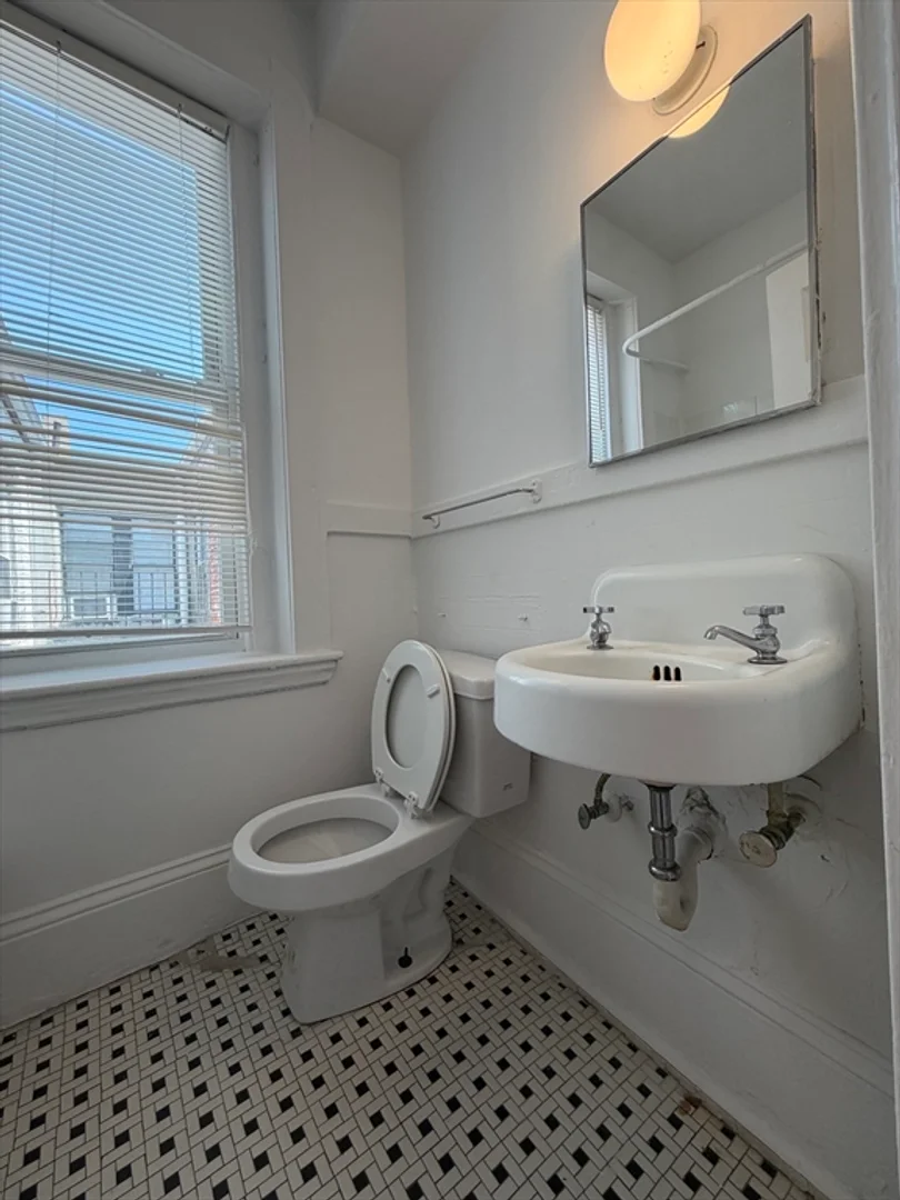 7, Grove St., Unit 11, Beacon Hill, Boston, MA, 02114