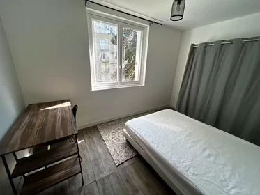 Pokój do wynajęcia we wspólnym mieszkaniu w {area}