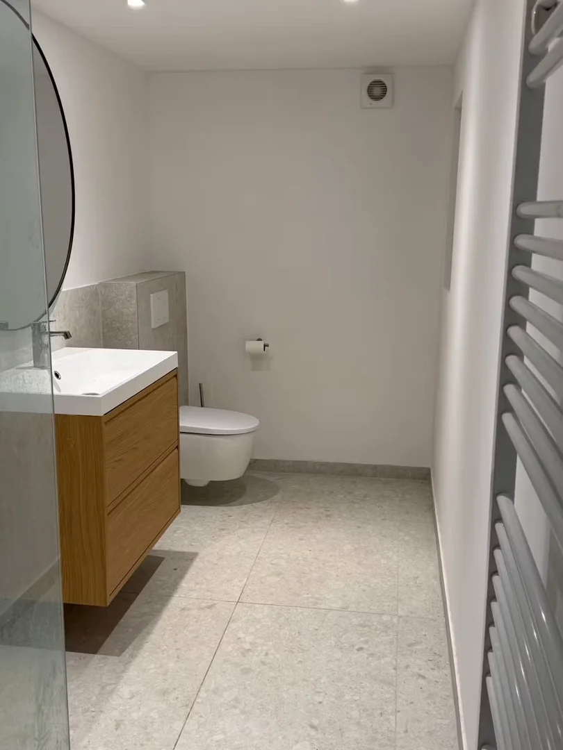 Economical student room with convenient location in 