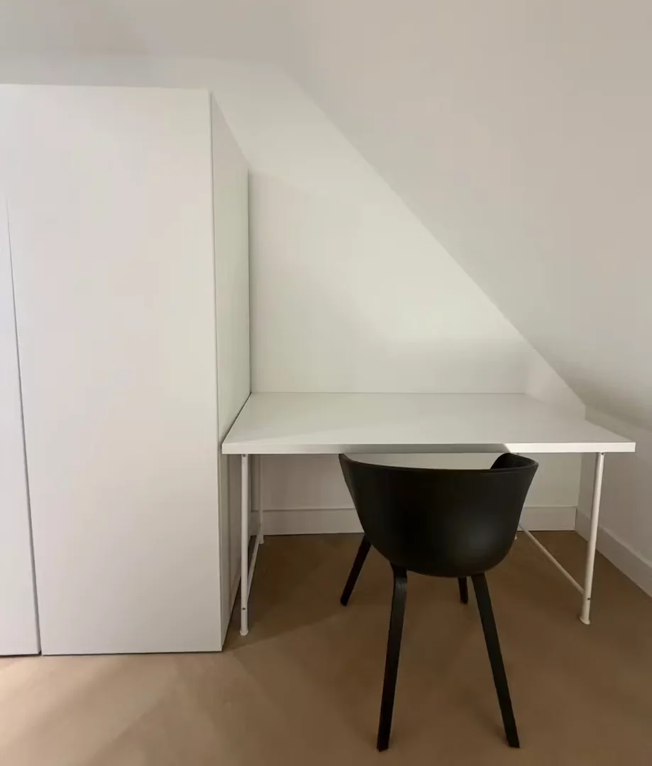 Comfortable and spacious student room in 