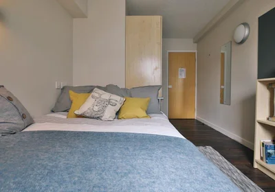 Estudio en residencia en 16 Tumbling Hill St, Bradford BD7 1DB, United Kingdom               , imagen 25 de 49