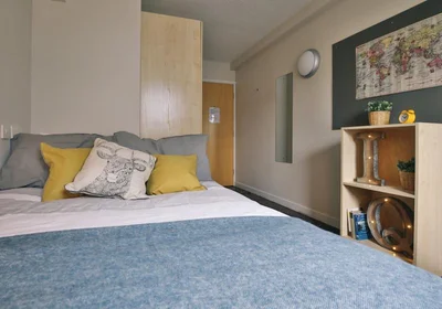 Estudio en residencia en 16 Tumbling Hill St, Bradford BD7 1DB, United Kingdom               , imagen 26 de 49