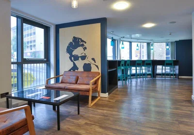 Estudio en residencia en 16 Tumbling Hill St, Bradford BD7 1DB, United Kingdom               , imagen 48 de 49