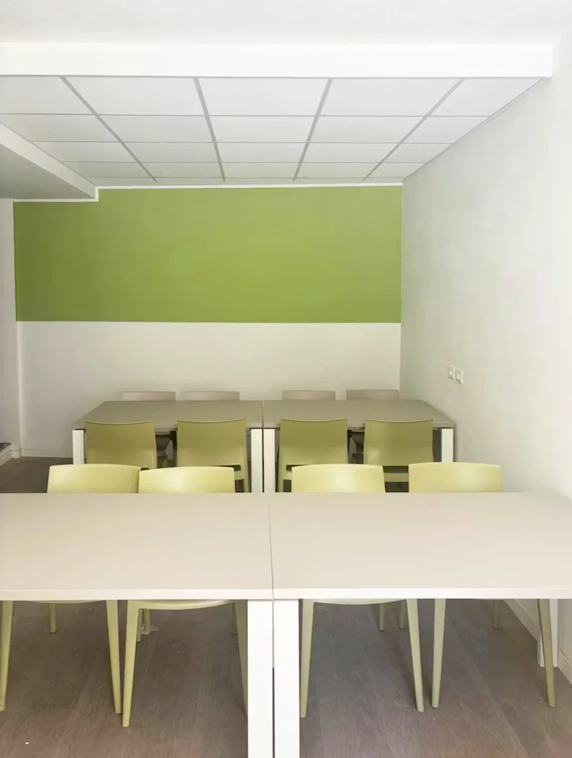 Quarto de estudante económico com localização conveniente em 
