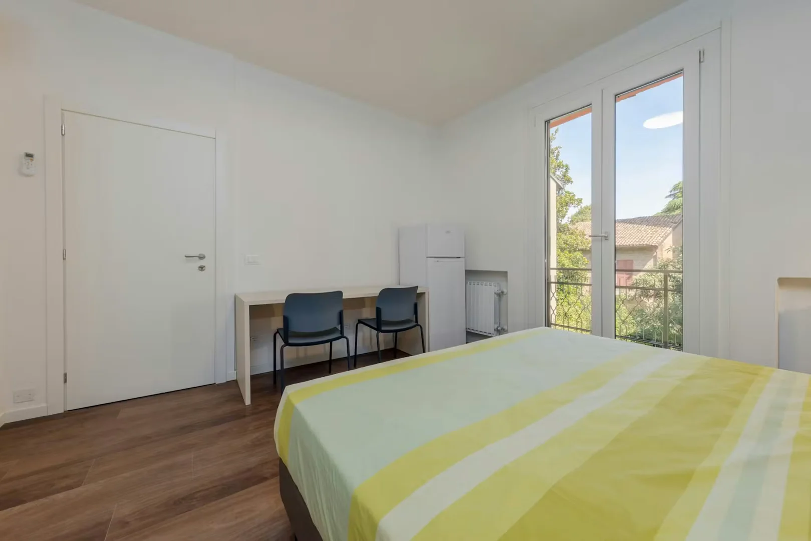 Quarto de estudante económico perto do campus em 