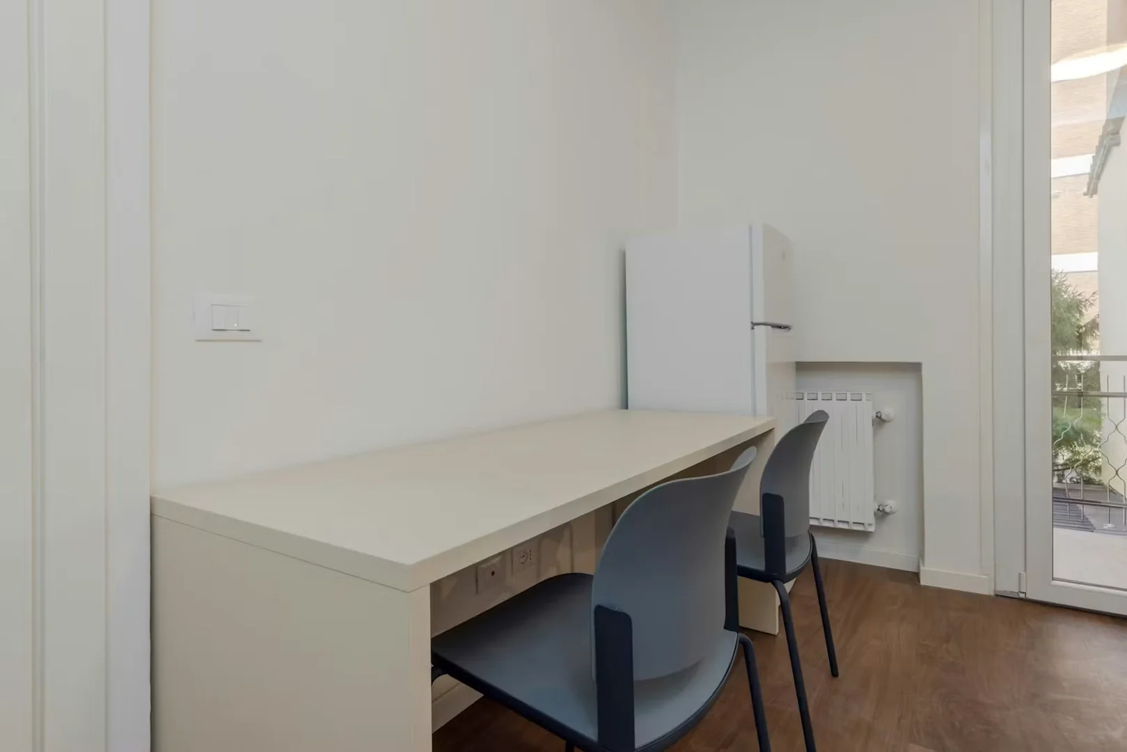 Quarto para alugar em apartamento de estudantes em , totalmente mobilado