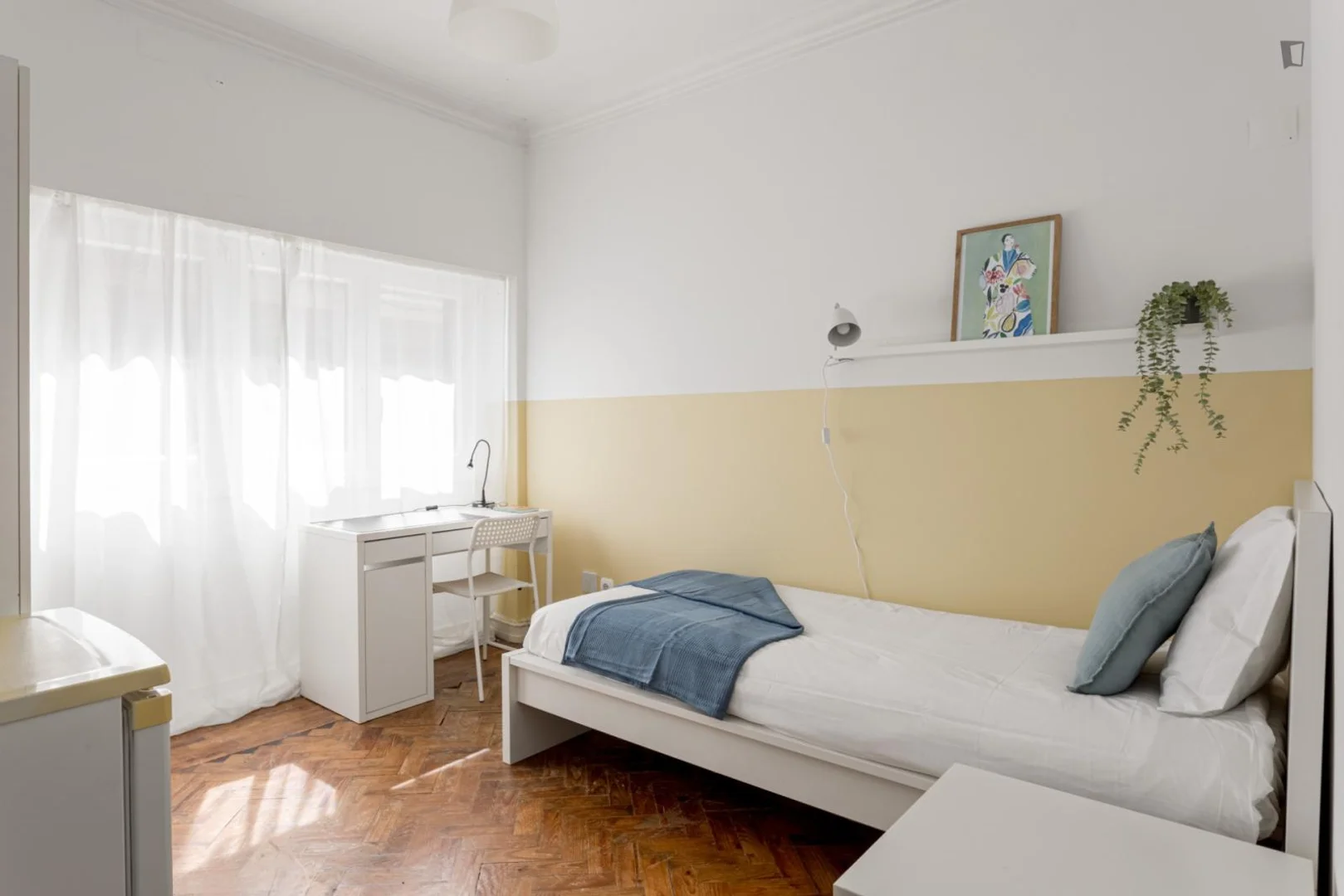 Habitación estudiantil económica cerca del campus en 