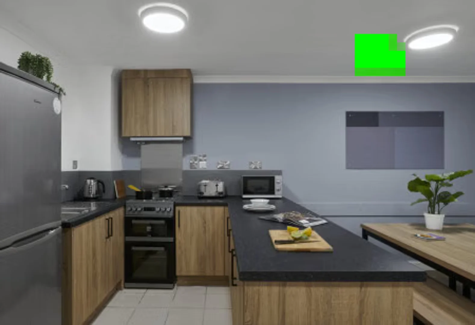 Quarto acessível para estudantes com iluminação ampla em