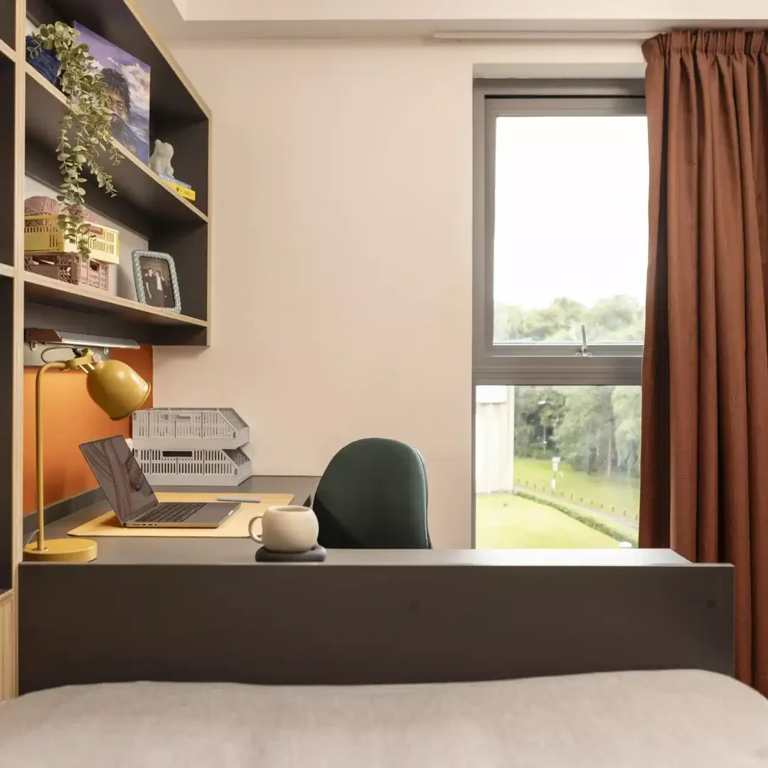 Student-friendly room in with modern amenities
