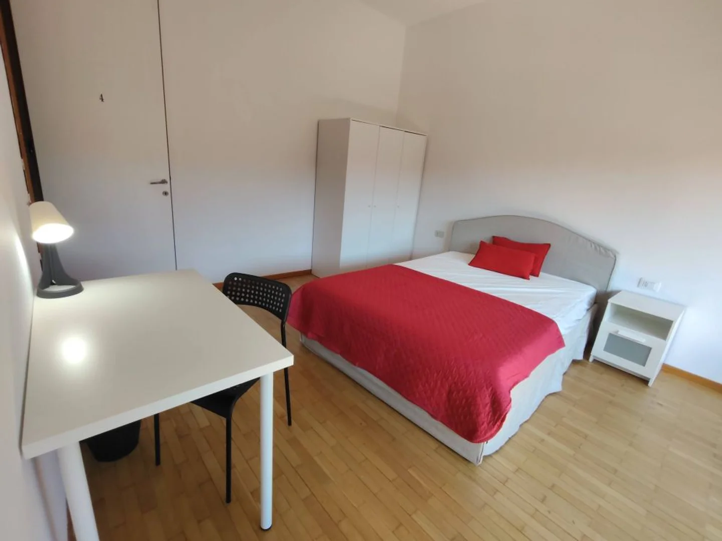 Pokój do wynajęcia w mieszkaniu studenckim w , w pełni umeblowany
