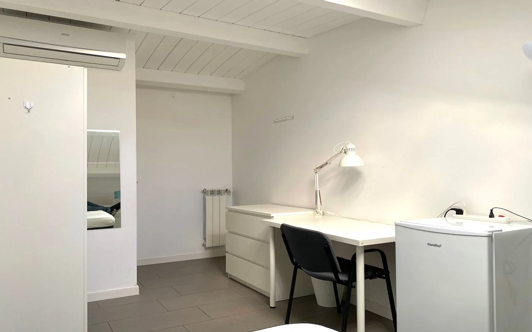 Quarto amigo do estudante em  com comodidades modernas