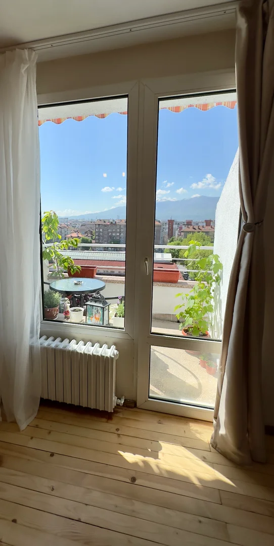  bölgesindeki öğrenciler için tam donanımlı stüdyo daire