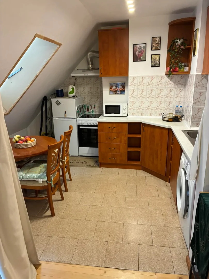  bölgesindeki öğrenciler için tam donanımlı stüdyo daire