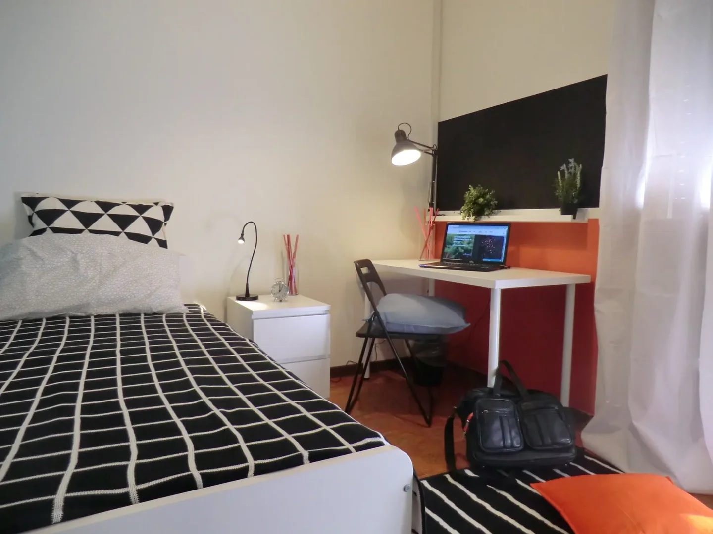 Bezahlbares Zimmer für Studenten mit ausreichender Beleuchtung in 