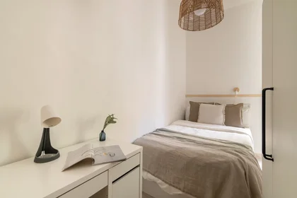私人房间 在 La Rambla 121, 16的图像2