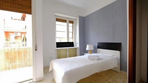 Stanza privata in Via Nizza 29, immagine 1 di 17
