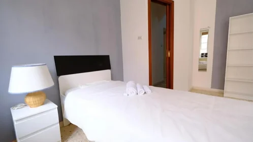 Stanza privata in Via Nizza 29, immagine 3 di 17