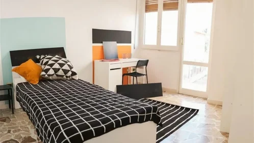 Stanza privata in Via Nizza 29, immagine 1 di 17