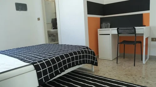 Stanza privata in Via Nizza 29, immagine 1 di 17