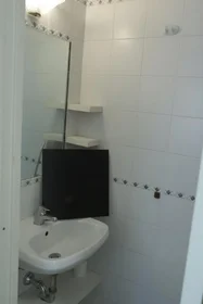 Stanza privata in Via Nizza 29, immagine 4 di 17