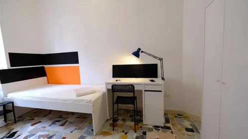 Stanza privata in Via Nizza 29, immagine 1 di 17