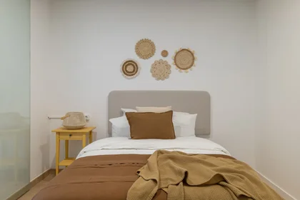 Private room at Carrer de Bailèn 19, image 2 of 16