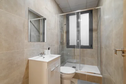 Private room at Carrer de Bailèn 19, image 12 of 16