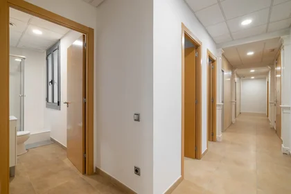 Private room at Carrer de Bailèn 19, image 10 of 16