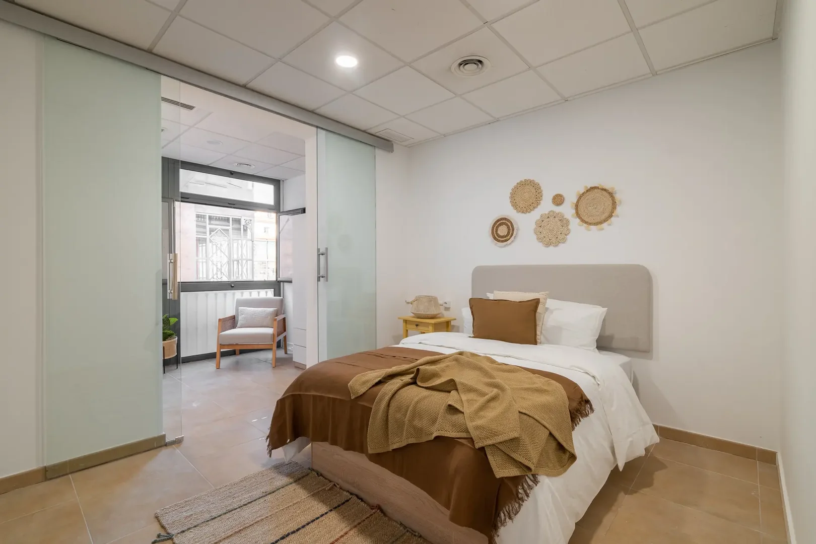 Comfortable and spacious student room in 