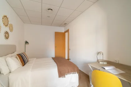 Private room at Carrer de Bailèn 19, image 2 of 16