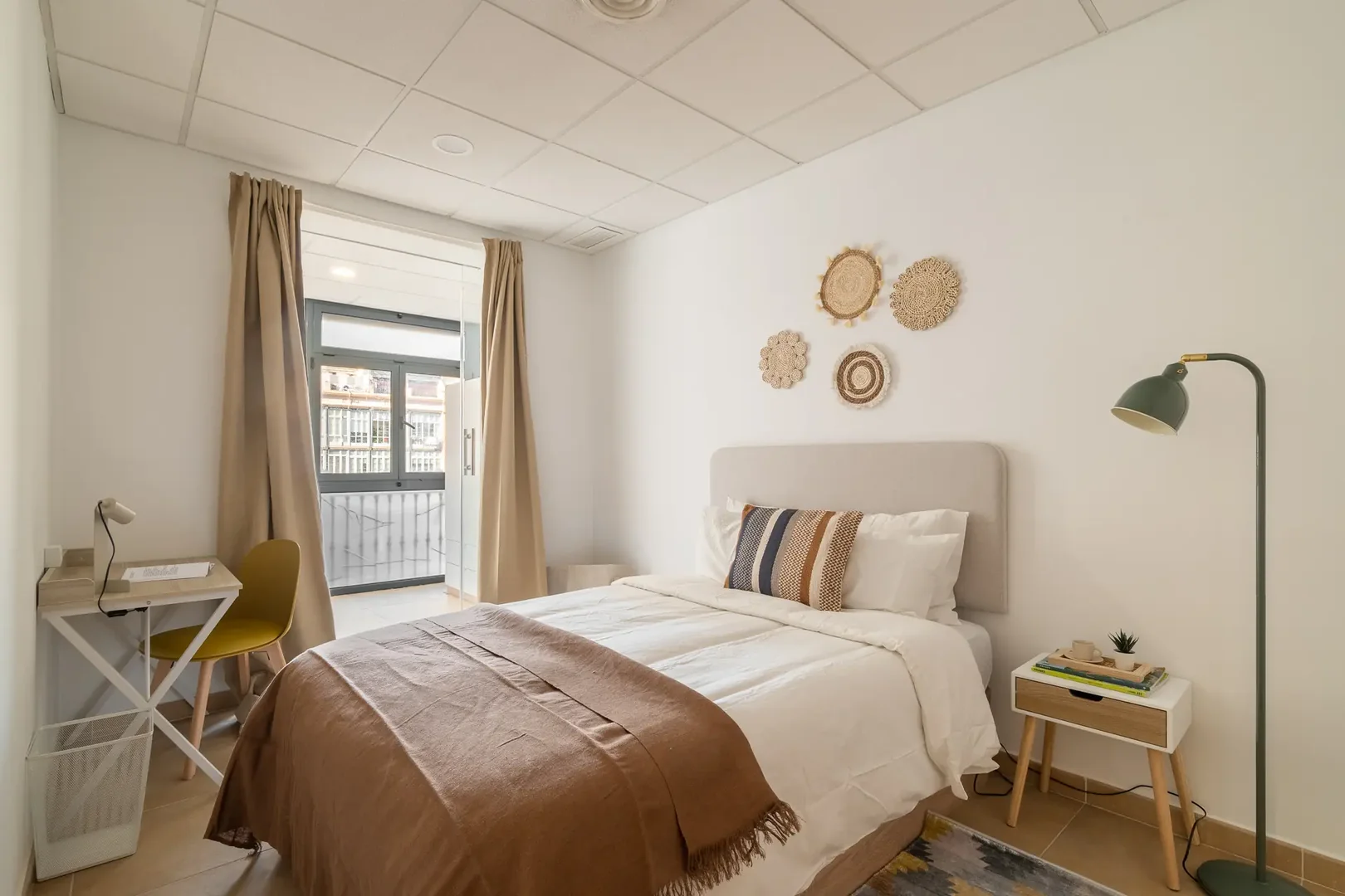Economical student room with convenient location in 