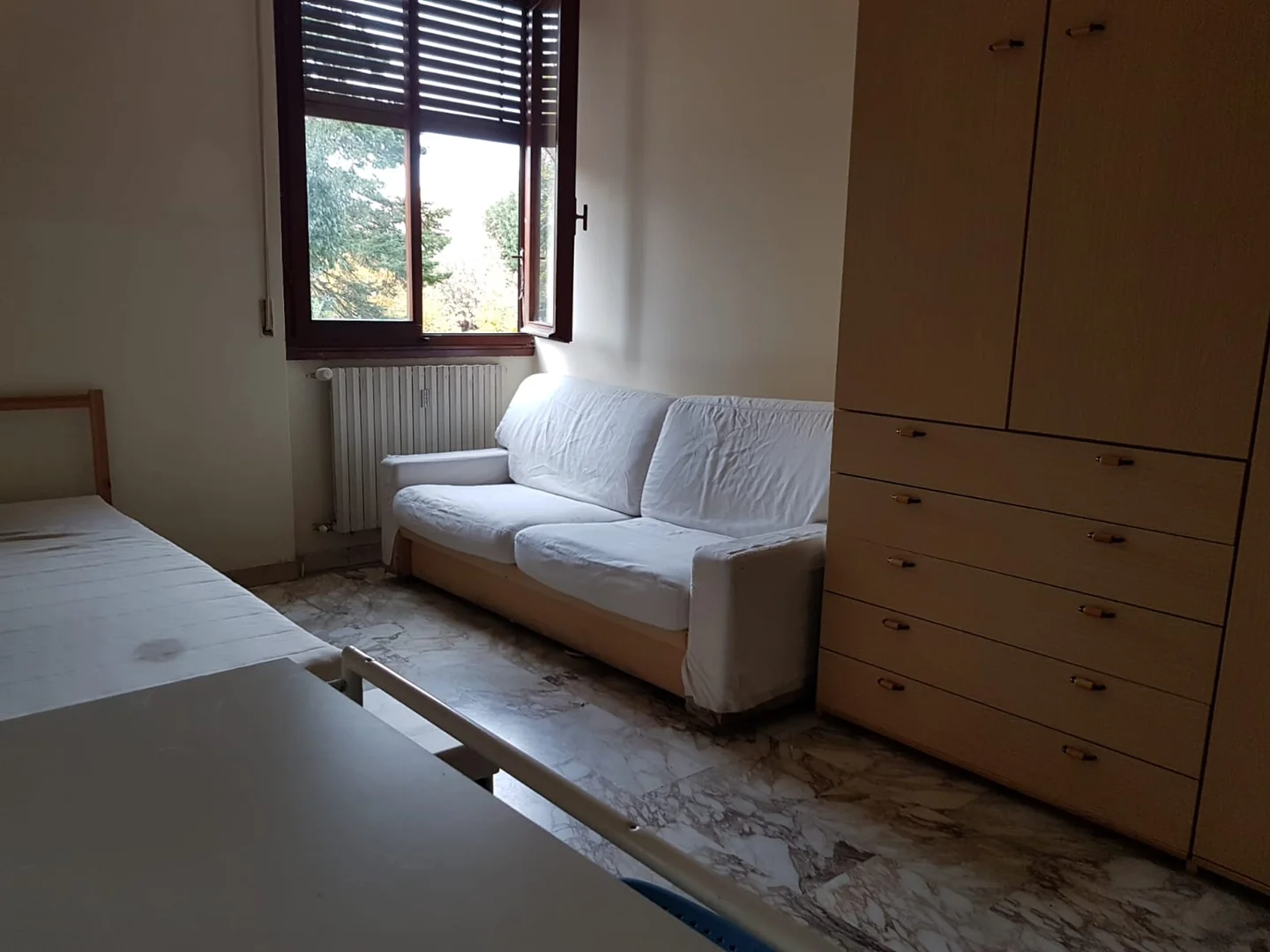 Chambre d'étudiant confortable et spacieuse dans 
