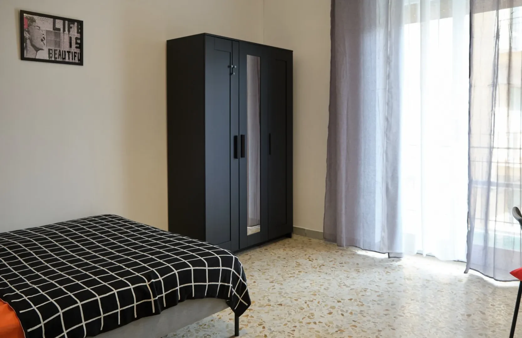 Economical student room with convenient location in 
