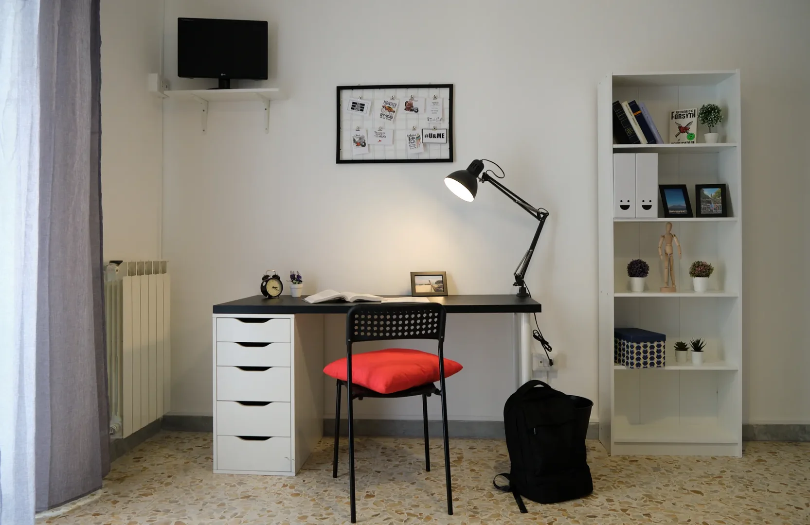 Comfortable and spacious student room in 