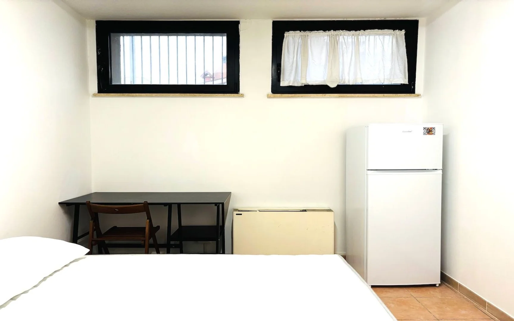 Bezahlbares Zimmer für Studenten mit ausreichender Beleuchtung in 