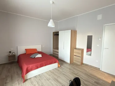 Prywatny pokój Via Tirino 67, obraz 3 11