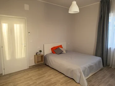 Prywatny pokój Via Tirino 67, obraz 1 11