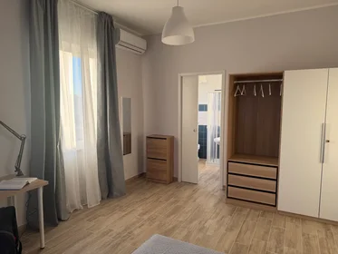 Prywatny pokój Via Tirino 67, obraz 4 11