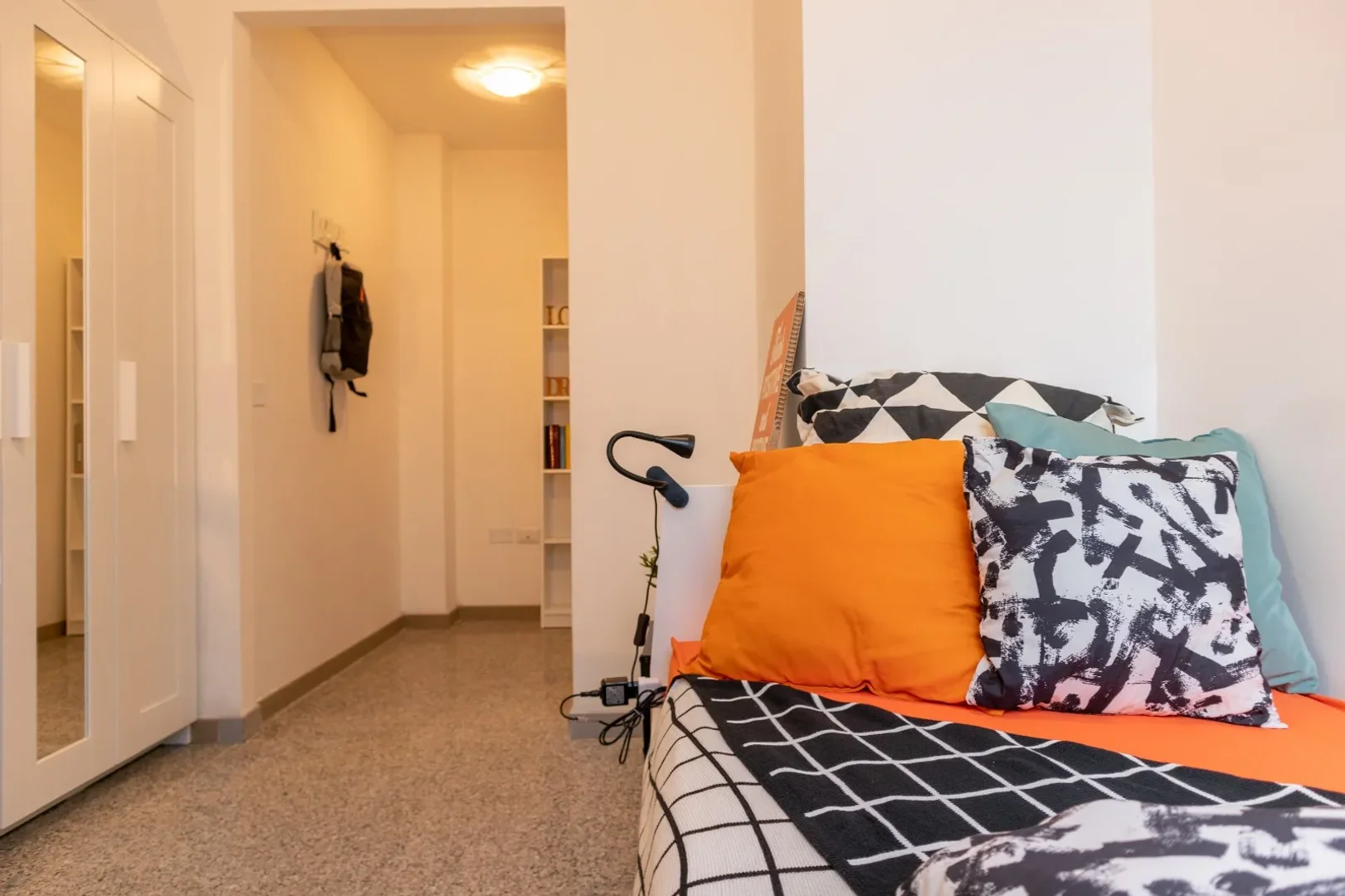 Funktionelles Studentenzimmer perfekt zum Studieren in 