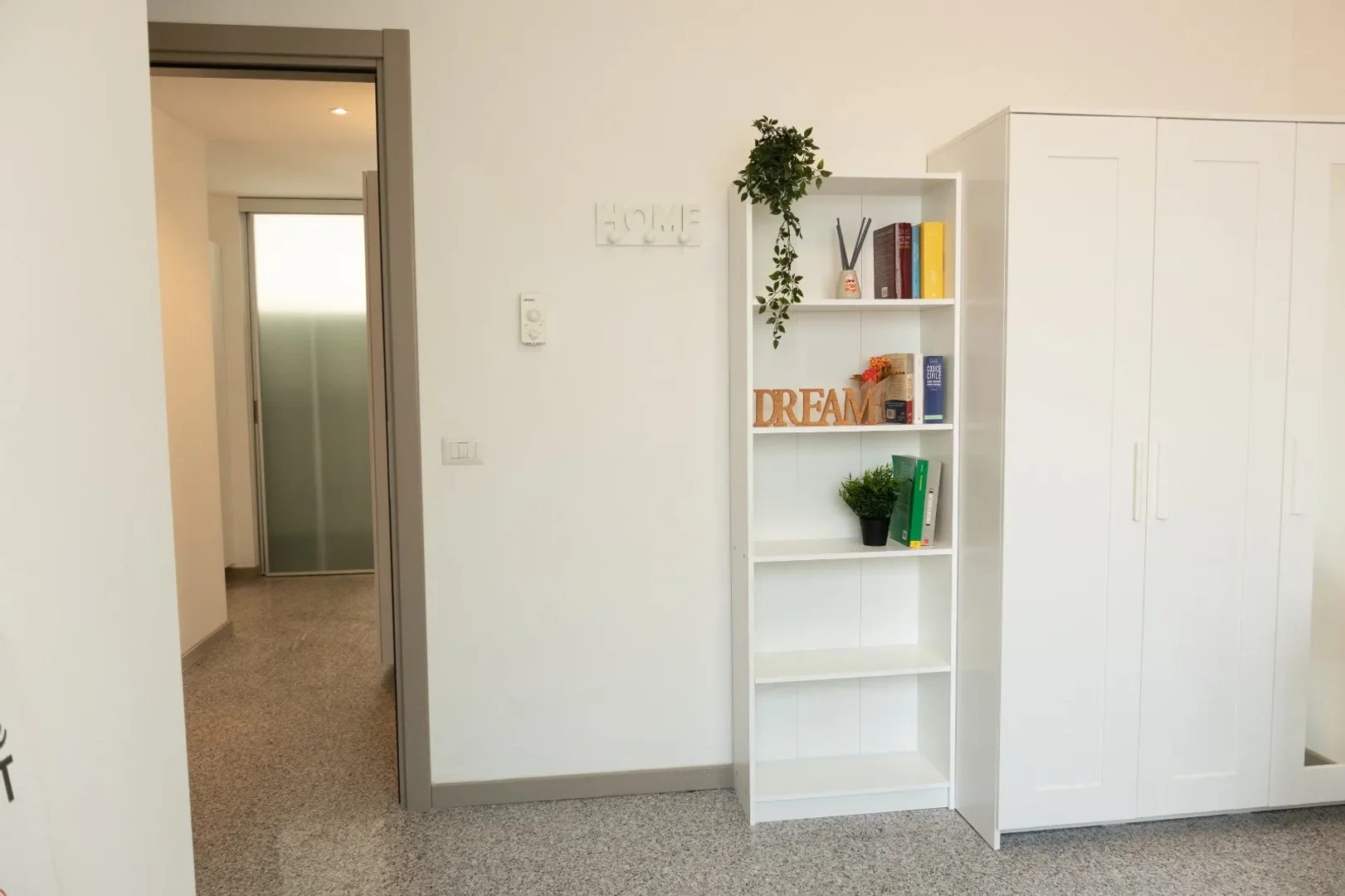 Bezahlbares Zimmer für Studenten mit ausreichender Beleuchtung in 
