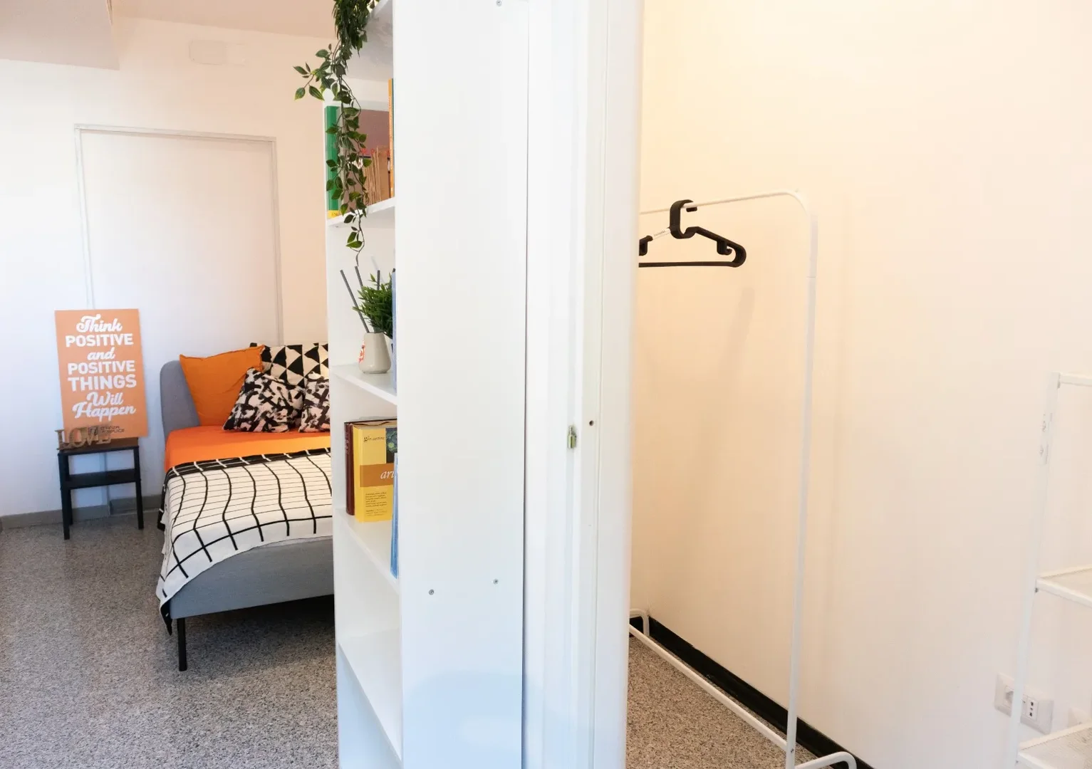 Zimmer in Studentenwohnung in zu vermieten, voll möbliert