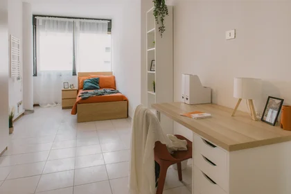 Chambre privée à Via Valentina Zambra, image 2 de 23