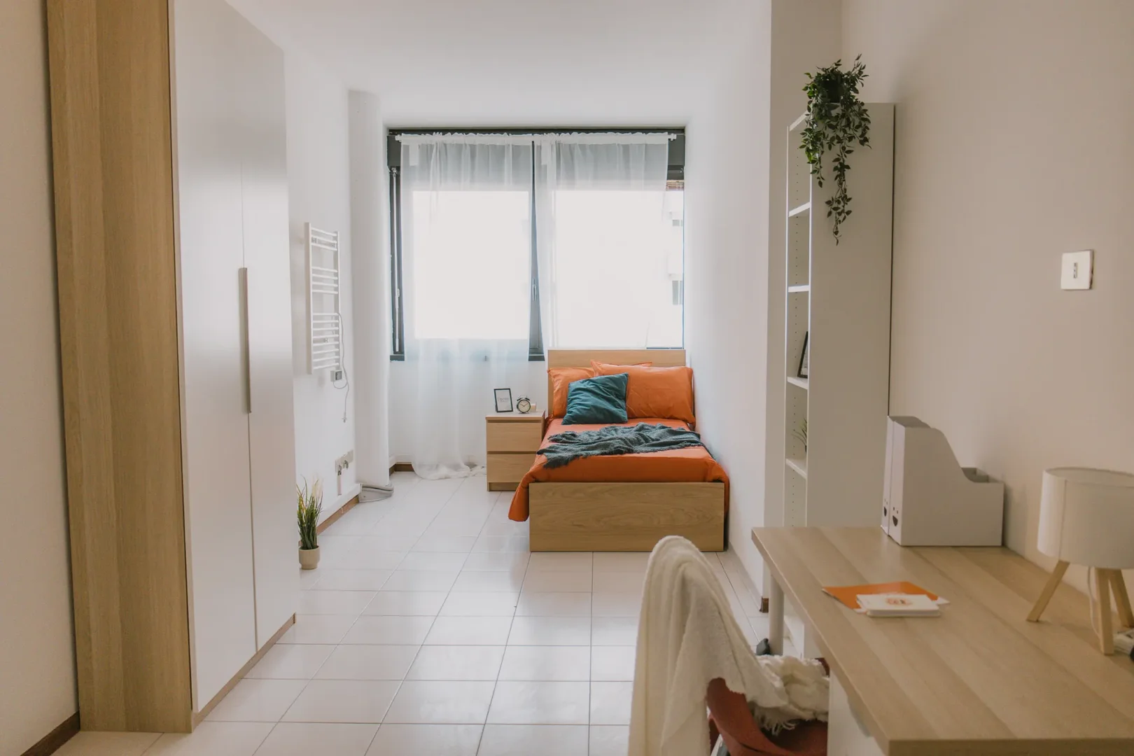 Chambre conviviale pour les étudiants dans avec des équipements modernes