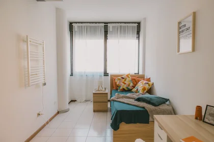 Chambre privée à Via Valentina Zambra, image 1 de 22