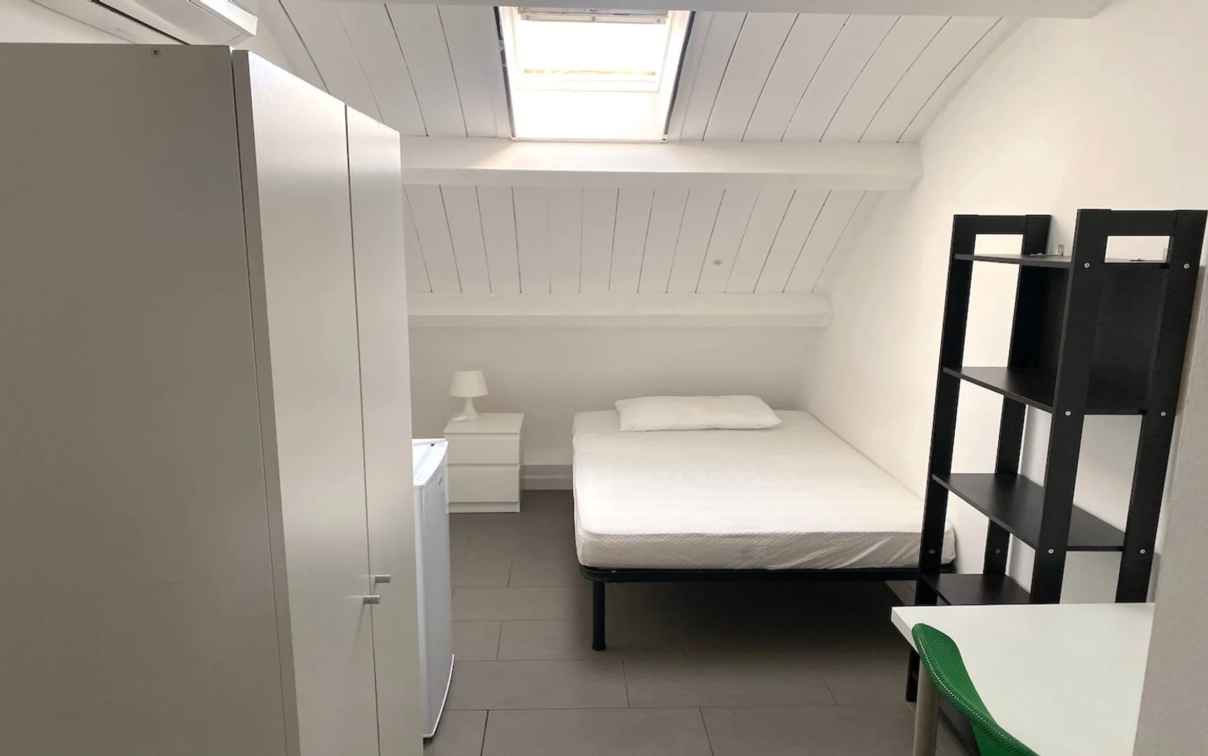 Quarto acolhedor para estudantes disponível em 