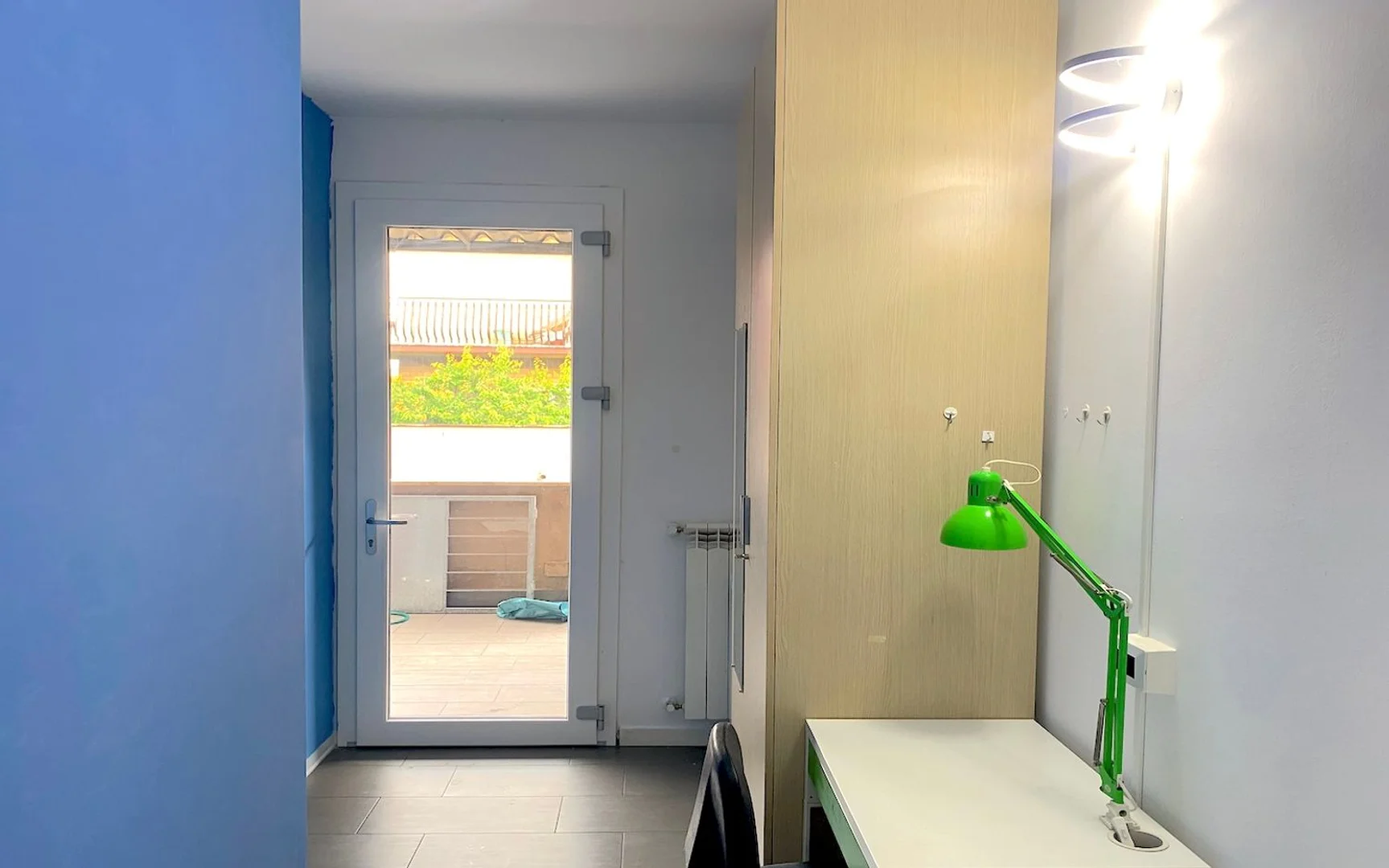 Quarto de estudante económico perto do campus em 