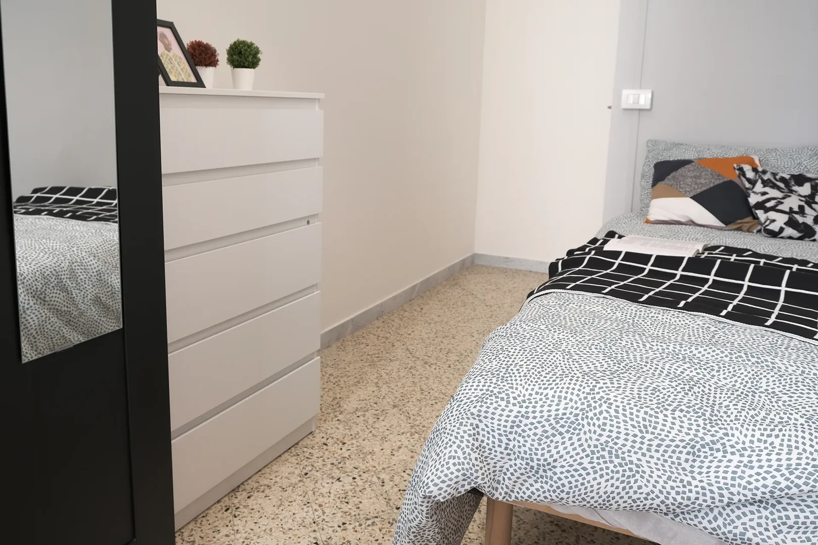 Student-friendly room in  with modern amenities