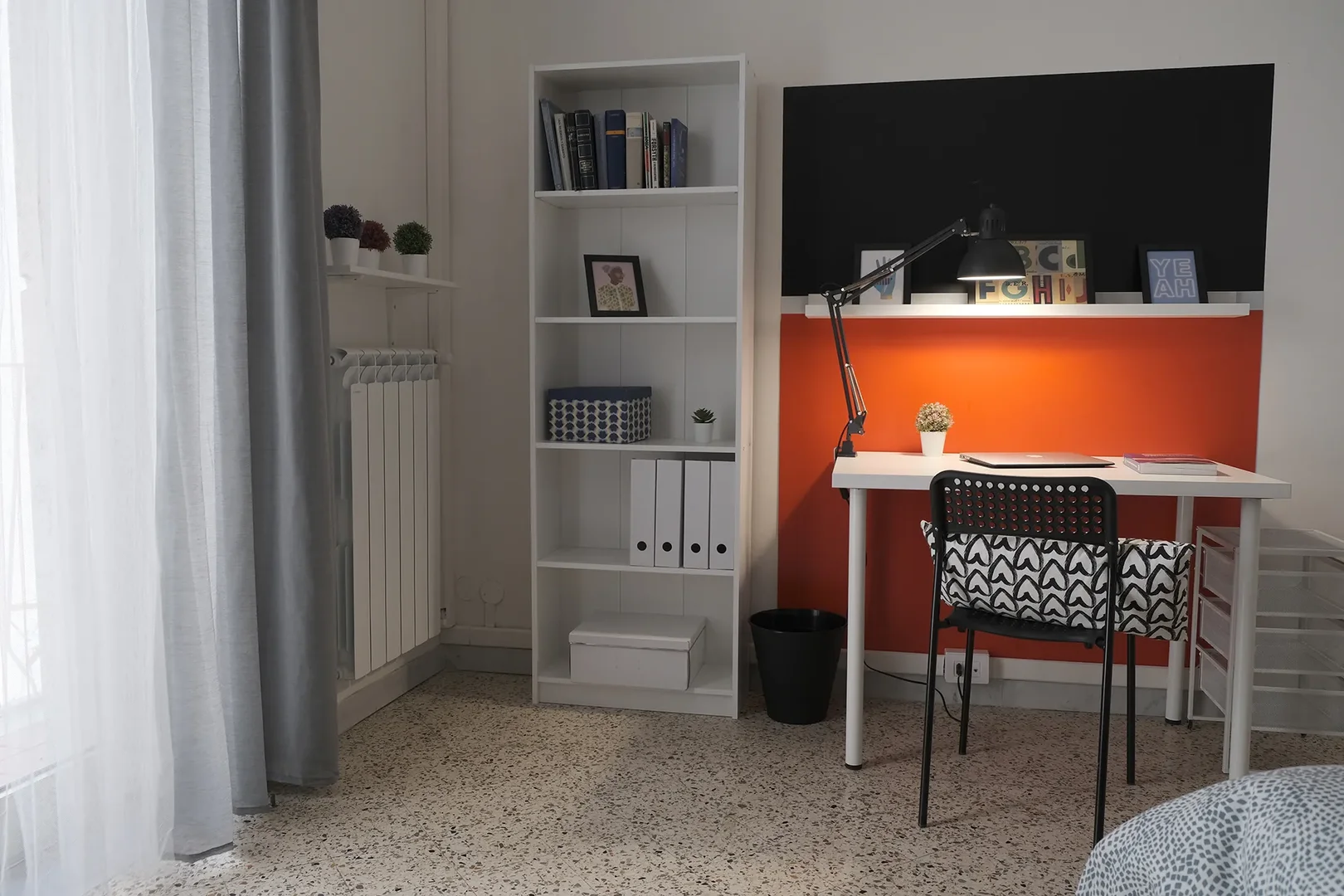 Room for rent in student apartment in , fully furnished