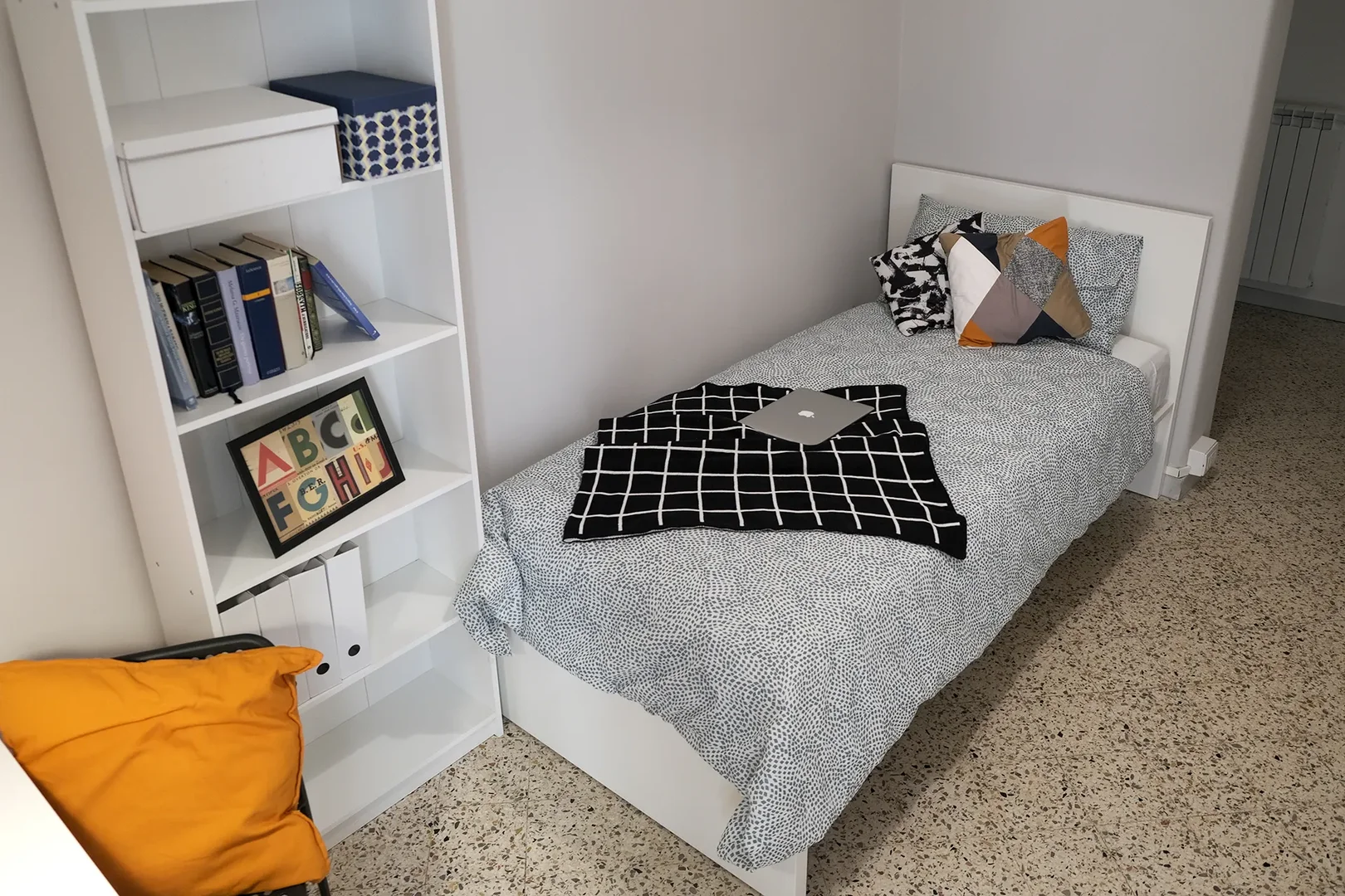 Economical student room with convenient location in 
