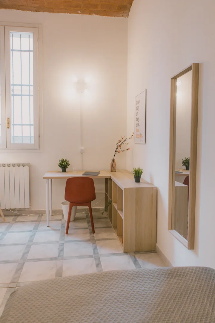 Habitación estudiantil funcional perfecta para estudiar en 